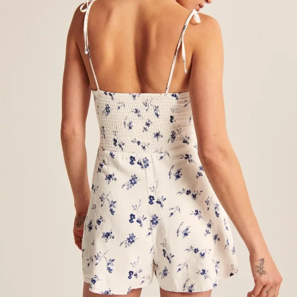Abercrombie & Fitch White and Blue Floral Romper - size Large - Picture 2 of 3